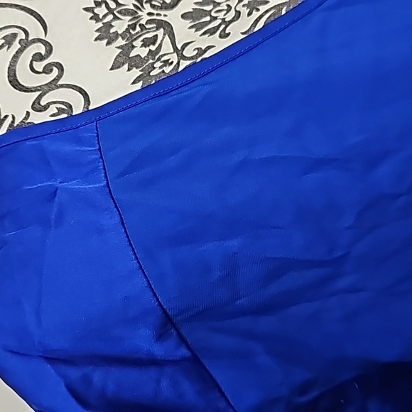 Sleeveless Blue Blouse - Picture 2 of 5